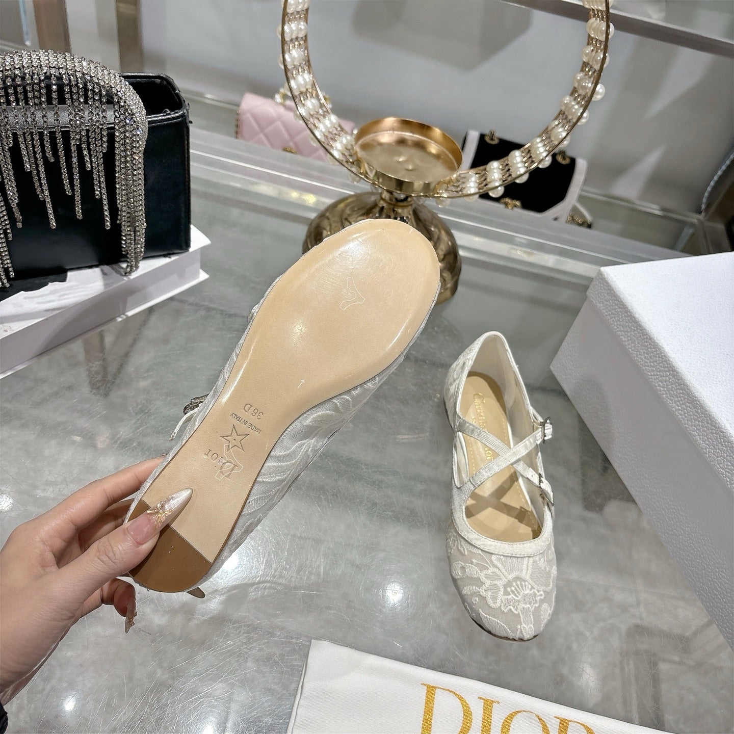 CD 26s Very Ballet Flat White Lace 679841