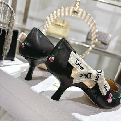 CD 26 High Heel Pump Flower 45 Black Sheepskin Ribbon 679717