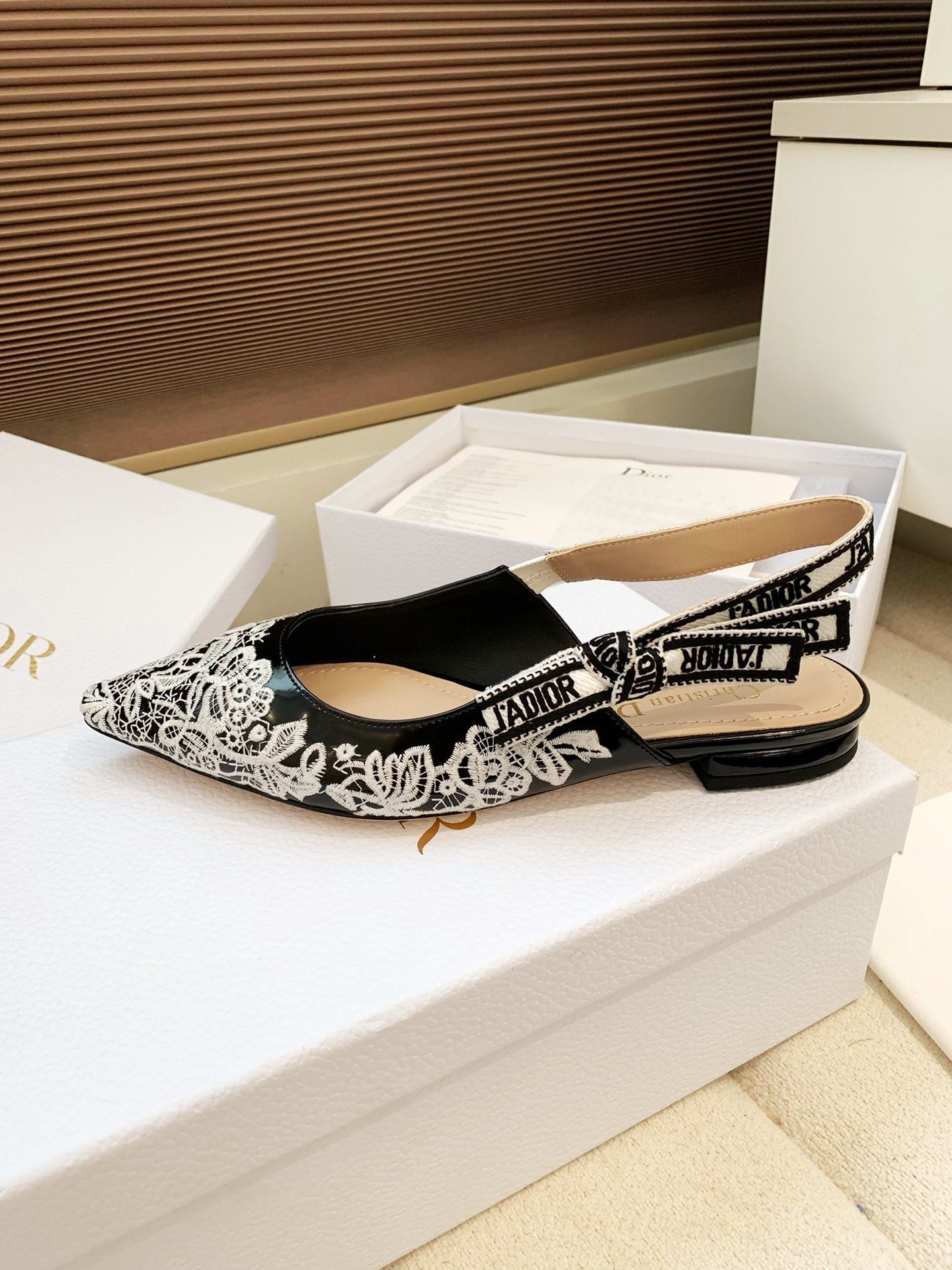 CD 26s J'Adior Jacquard Embroidered Slingback 1.5 Black Patent Leather 614927