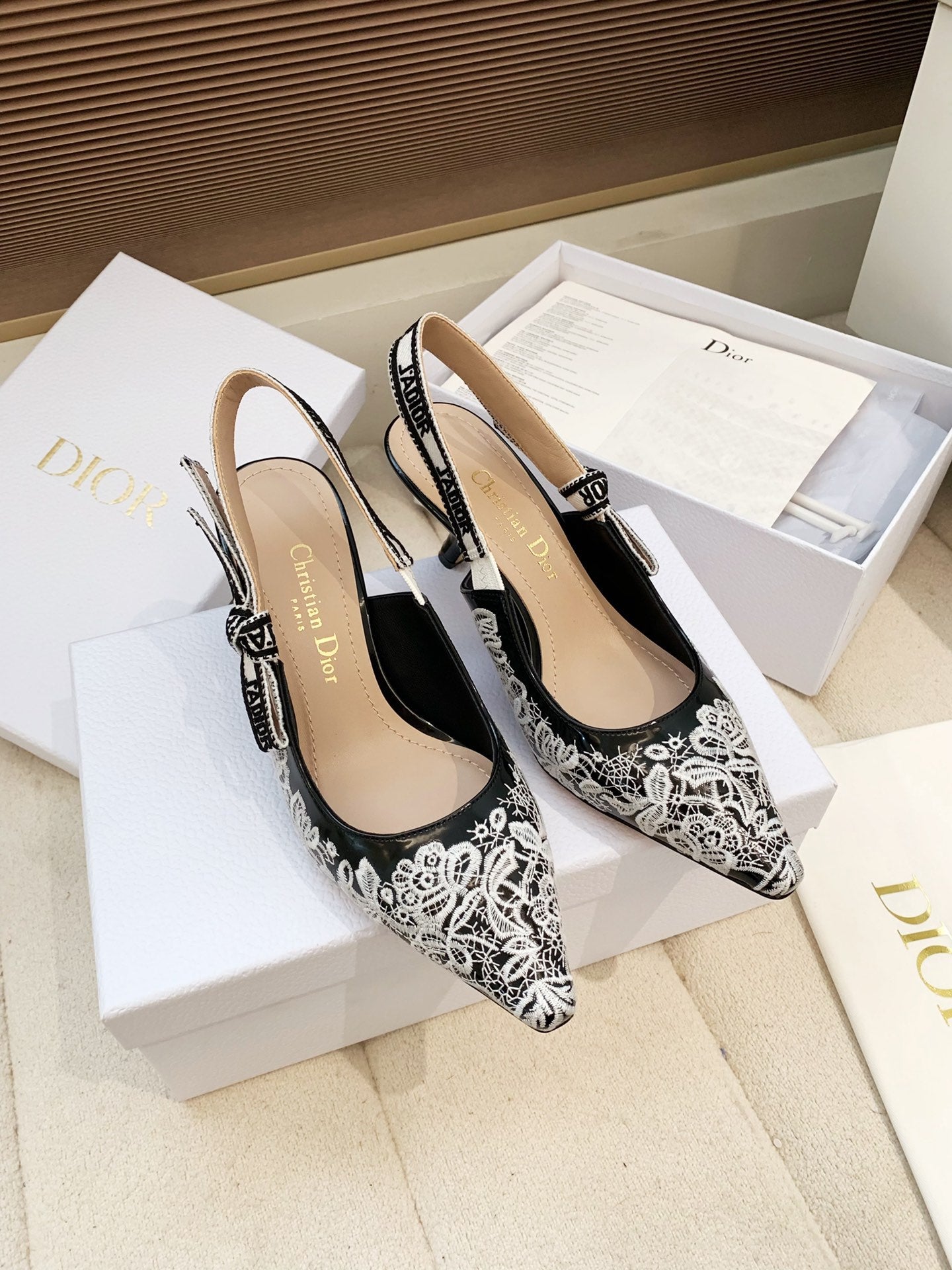 CD 26s J'Adior Jacquard Embroidered Slingback 6.5  Black Patent Leather 614928