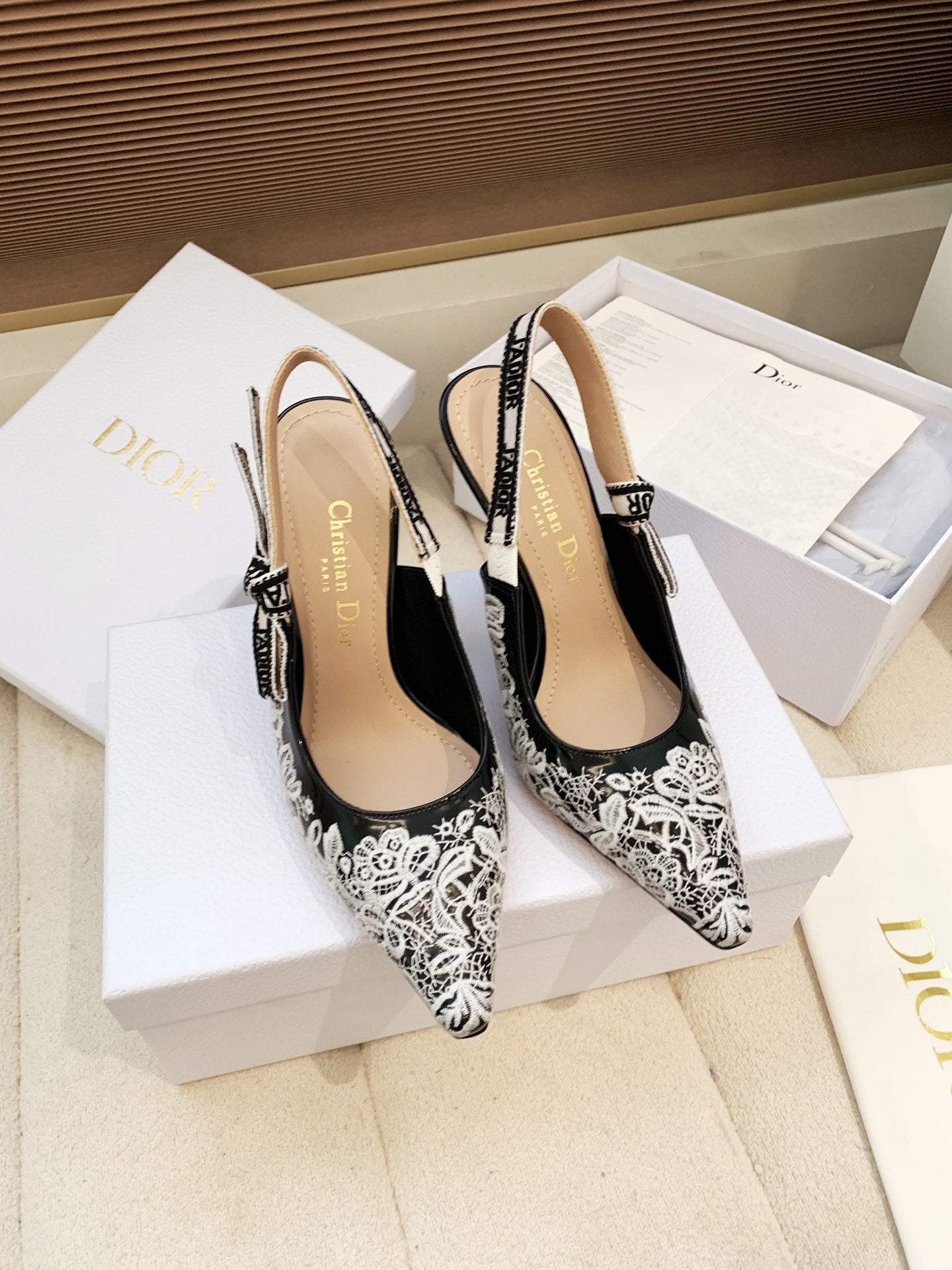 CD 26s J'Adior Jacquard Embroidered Slingback 9.5 Black Patent Leather 614929