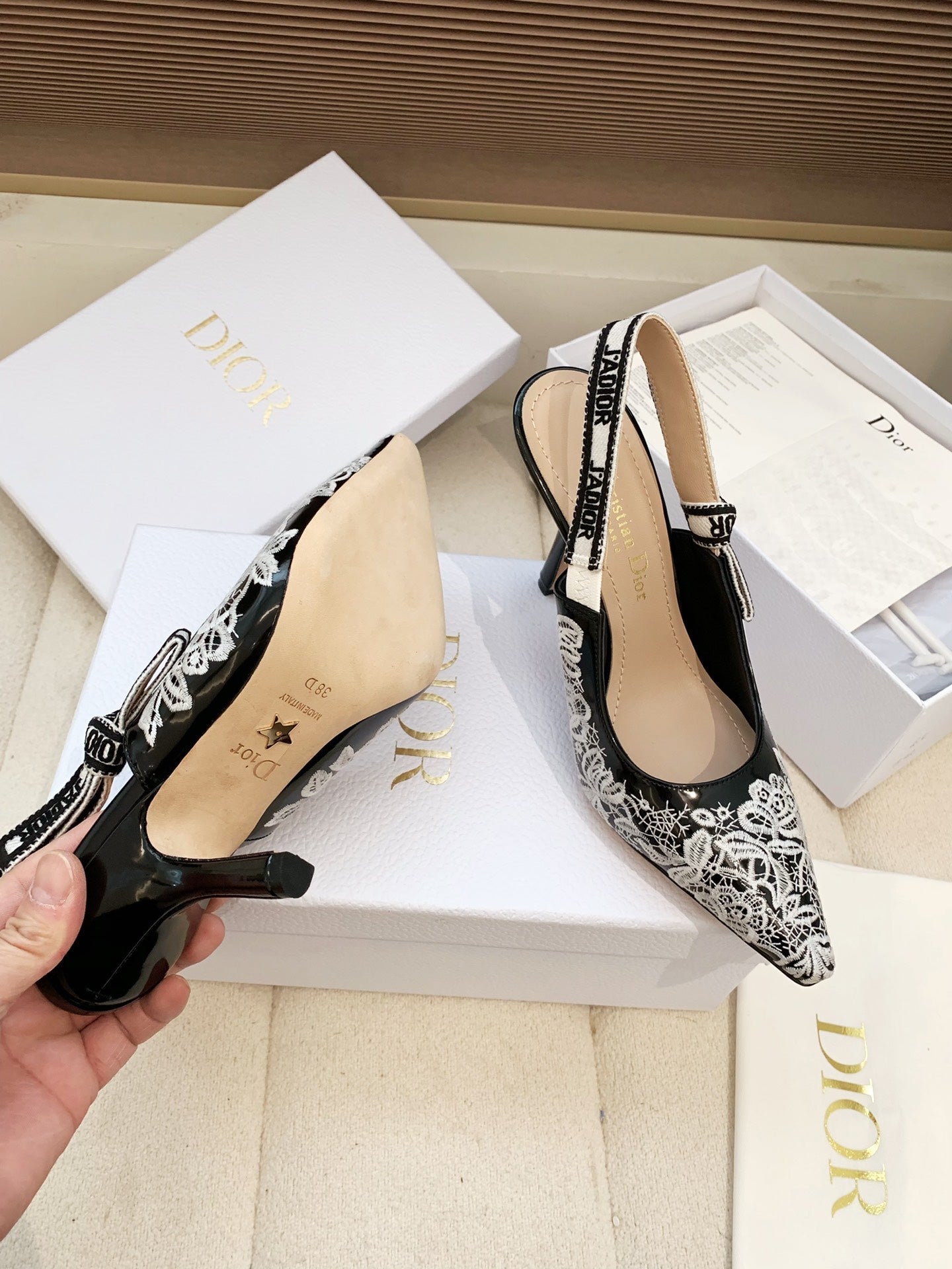 CD 26s J'Adior Jacquard Embroidered Slingback 9.5 Black Patent Leather 614929