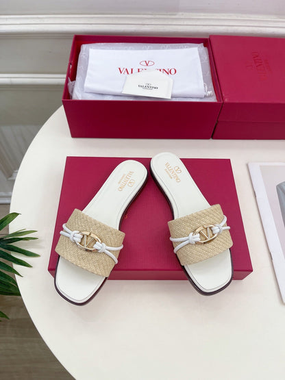GARAVANI V LOGO SIGNATURE SLIDE IN BEIGE RAFFIA AND WHITE CALFSKIN
