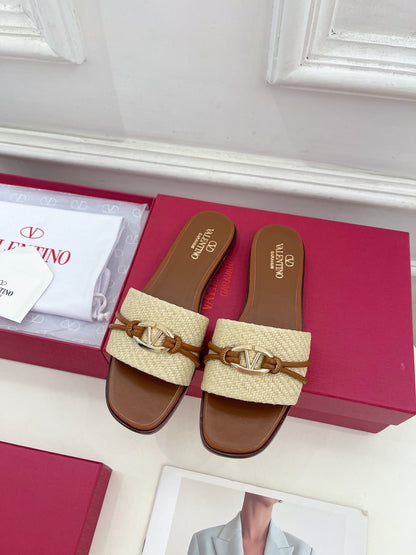 GARAVANI V LOGO SIGNATURE SLIDE IN BEIGE RAFFIA AND BROWN CALFSKIN