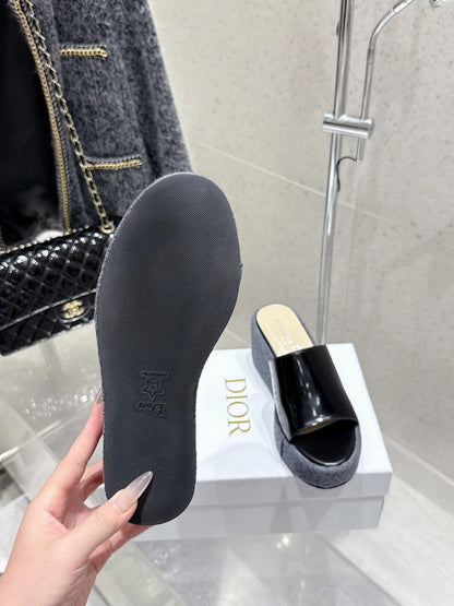 CD 26s Platform Sandal 65 Black Beige Patent Leather 636359