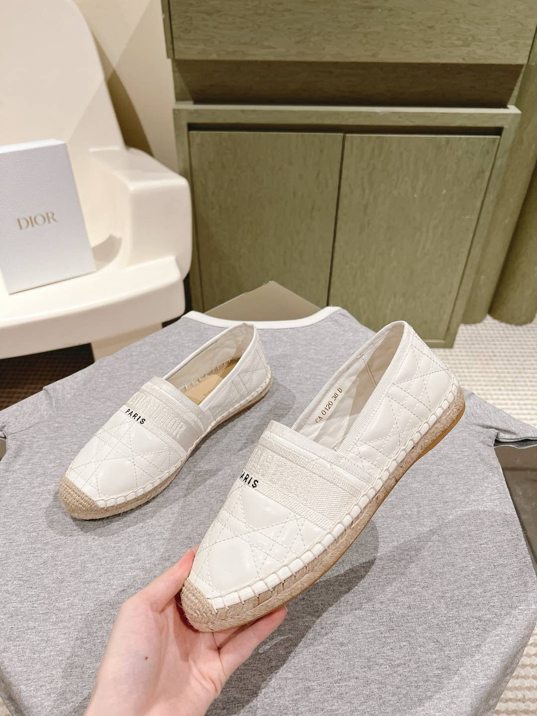 CD 26s Loafers Embroidery Beige Black Cowhide 653265