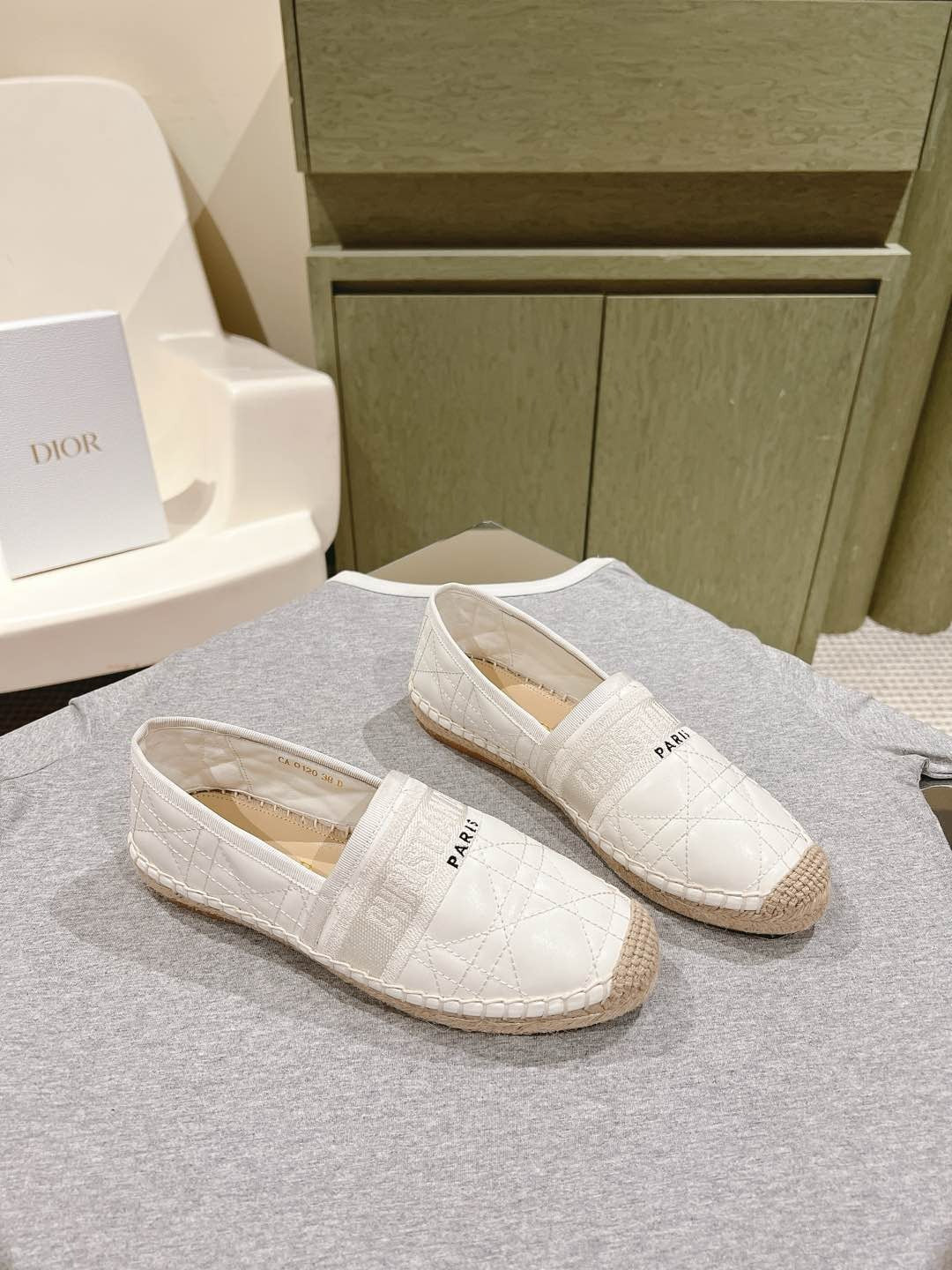 CD 26s Loafers Embroidery Beige Black Cowhide 653265