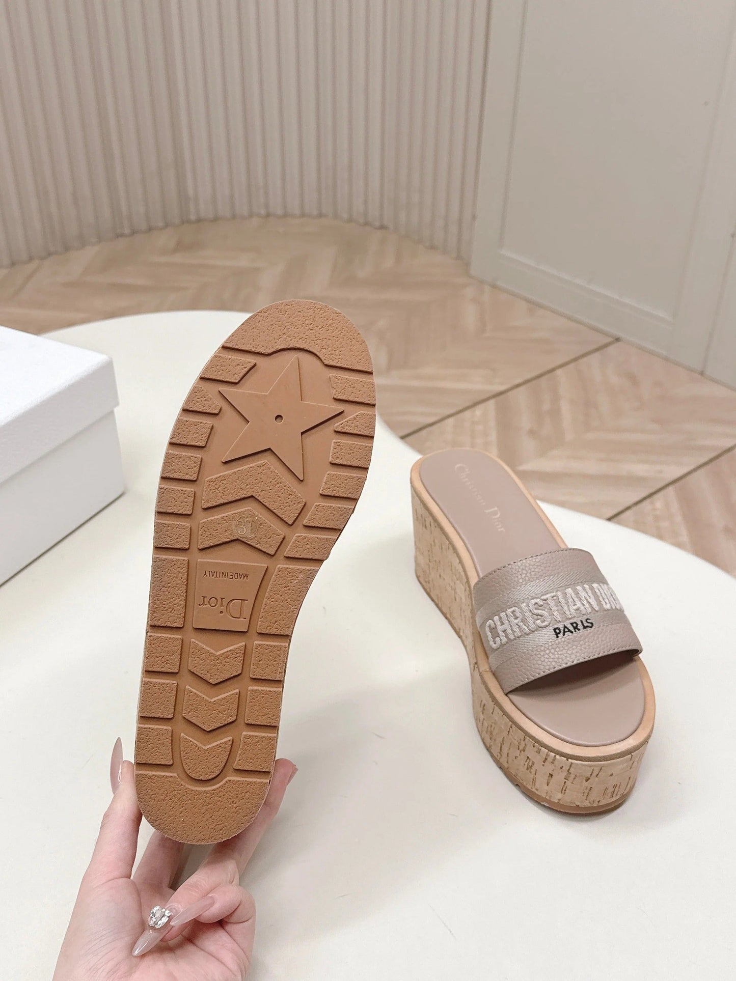 CD 26s Platform Sandals 85 Nude Cowhide 643778