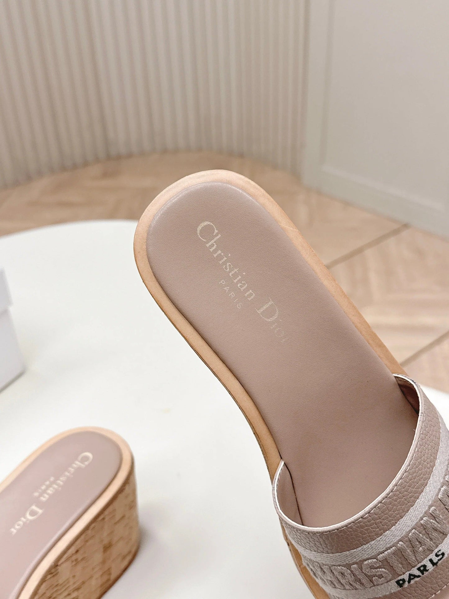 CD 26s Platform Sandals 85 Nude Cowhide 643778