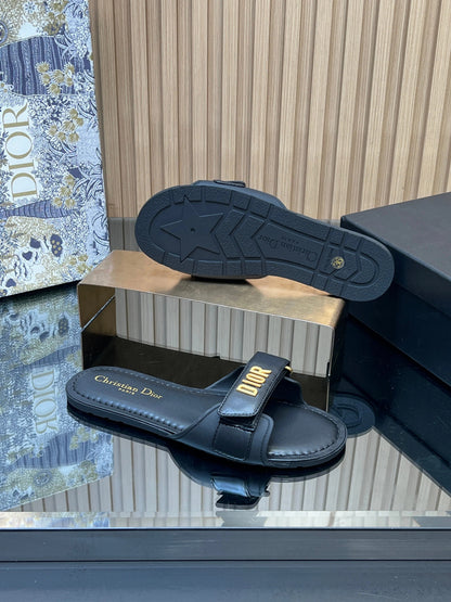 CD 26s Beach Sandals Black Sheepskin 665321