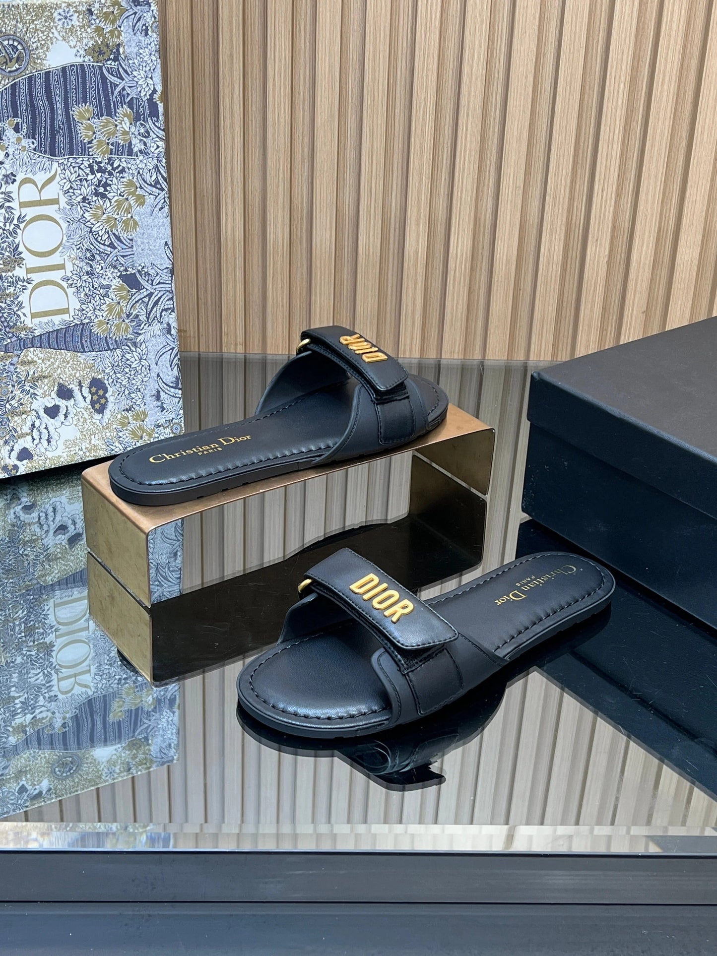 CD 26s Beach Sandals Black Sheepskin 665321