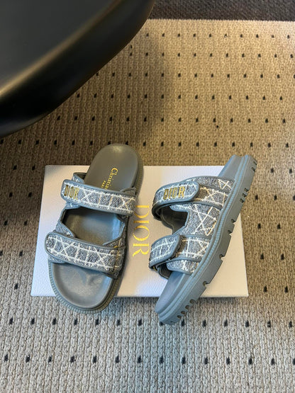 CD 26 Flat Slippers Gray Sheepskin Embroidered Fabric 621804
