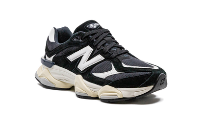 9060 "Black / White" U9060AAA