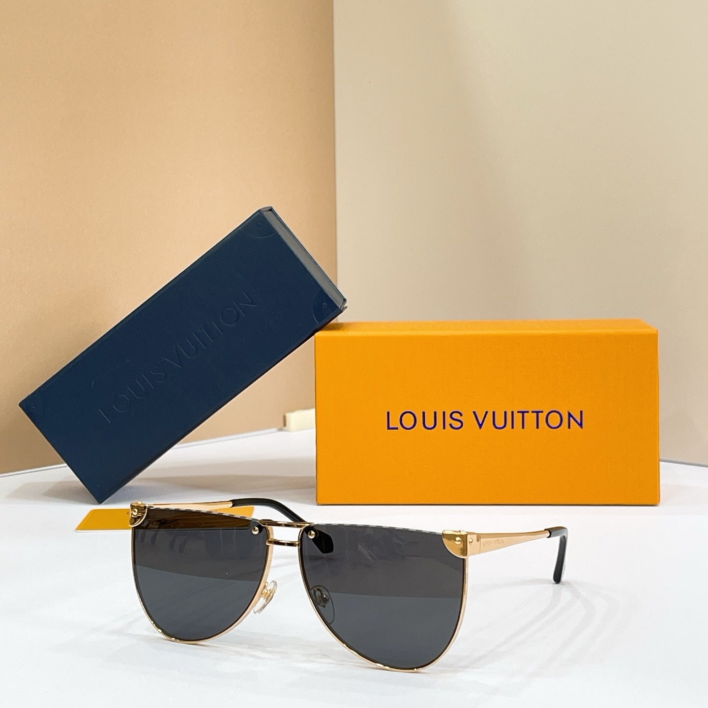 LOUIS VUITTON Sunglasses Z3208U