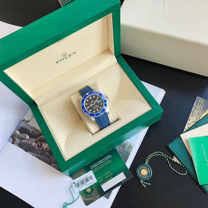 SUBMARINER DATE 41 BLUE BEZEL BLACK DIAL RUBBER STRAP